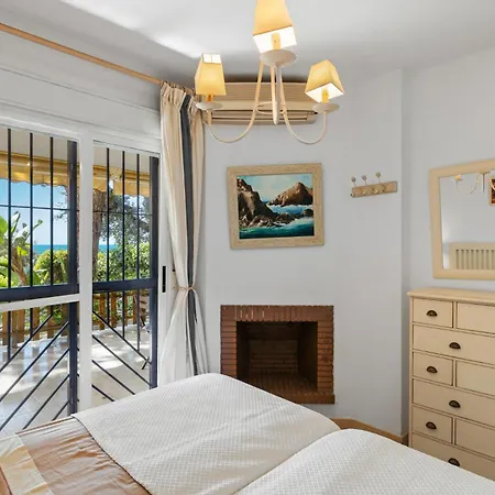 Seaview With Private Garden 5 Minutes Walk To The And Amenities * Sitio de Calahonda