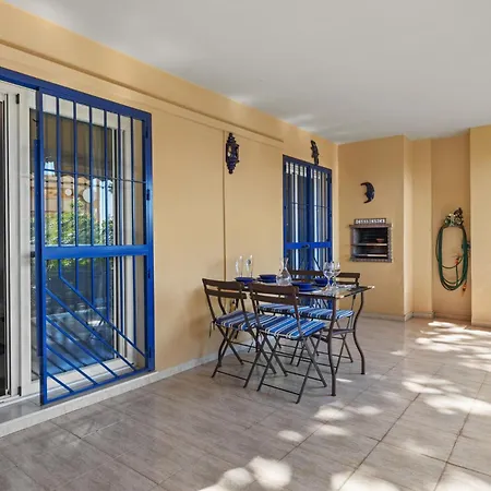 Seaview With Private Garden 5 Minutes Walk To The And Amenities * Sitio de Calahonda