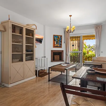 Seaview With Private Garden 5 Minutes Walk To The And Amenities Appartement