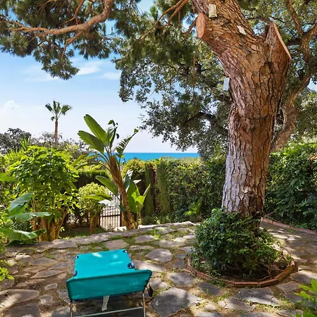 Seaview With Private Garden 5 Minutes Walk To The And Amenities