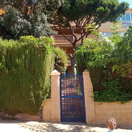 Seaview With Private Garden 5 Minutes Walk To The And Amenities Appartement *