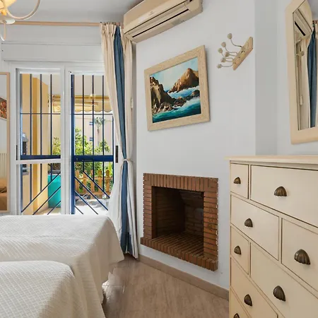 Апартаменты Seaview With Private Garden 5 Minutes Walk To The And Amenities Ситио-де-Калаонда