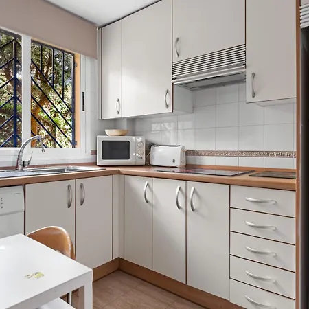 Seaview With Private Garden 5 Minutes Walk To The And Amenities Ситио-де-Калаонда