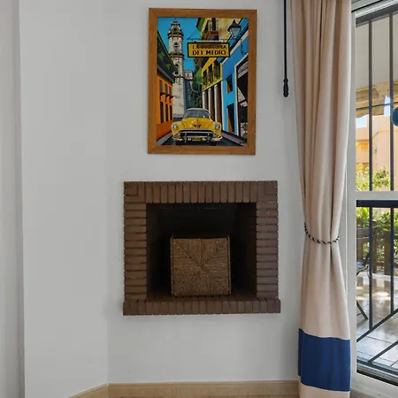 Seaview With Private Garden 5 Minutes Walk To The And Amenities Апартаменты