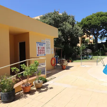 Seaview With Private Garden 5 Minutes Walk To The And Amenities