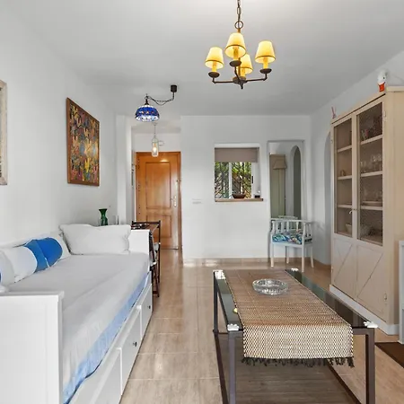 Seaview With Private Garden 5 Minutes Walk To The And Amenities