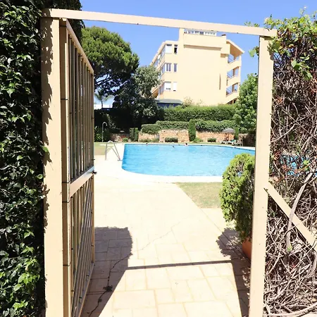 Seaview With Private Garden 5 Minutes Walk To The And Amenities * Sitio de Calahonda
